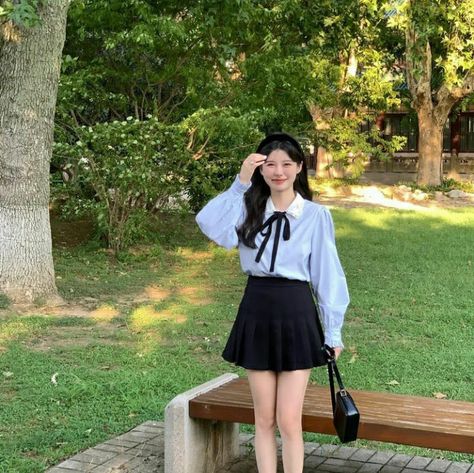 Korean Fashion Skirt Short, Korean Short Skirt Outfits, How To Style Tennis Skirt, Crush Outfits, Korean Skirt Outfits, Skirt Outfits Korean, Working Outfit, Korean Fashion Skirt, Short Skirts Outfits