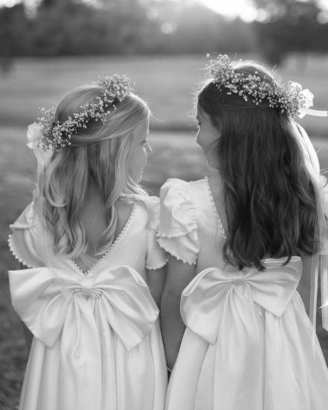 To be a girl in your favorite dress. #wedding #weddinginspo #alabama #alabamawedding #birmingham #birminghamwedding #birminghamweddingphotographer #alabamaweddingphotographer #italyweddingphotographer #charlestonphotographer #charlestonweddingphotographer #nashvilleweddingphotographer #pearlweddingdress #pearlwedding #pearldetails #flowergirl #flowergirldress #her Bride And Jr Bridesmaid Pictures, Bride And Junior Bridesmaid Pictures, Flowergirl Wedding Photos, Mother And Daughter Wedding Pictures, Flower Girl Photoshooting Ideas, Bride And Flowergirl Picture, Small Beach Weddings, Bridesmaid Pictures, Pearl Wedding Dress