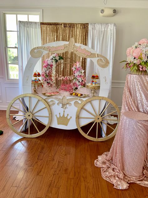 Diy Princess Backdrop, Bippidi Boppidi Two Party, Princess Carriage Diy, Cinderella Carriage Diy, Diy Cinderella Carriage, Diy Carriage, Royal Princess Birthday Party, Decoration Communion, Frog Baby Showers