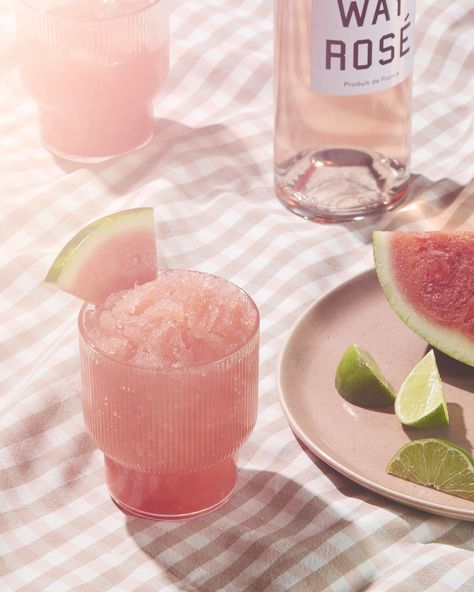 Rose Cocktail Recipes, Spiked Watermelon, Frosé Recipe, Fruit Drinks Recipes, Yes Way Rose, Watermelon Cocktail, Rose Cocktail, Rose Recipes, Fresh Watermelon