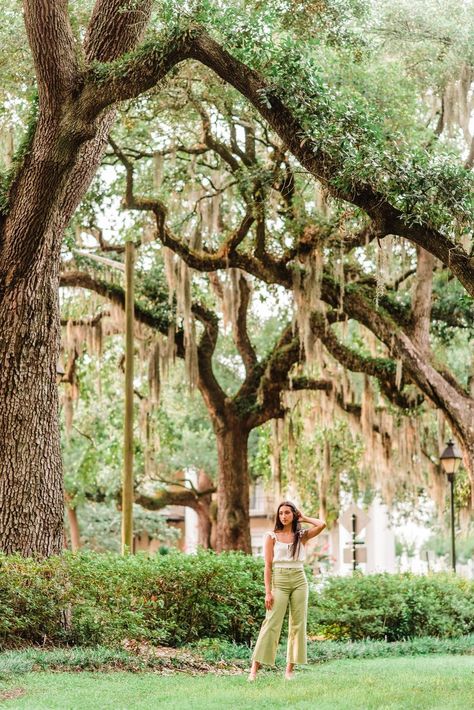 Savannah Georgia Senior Pictures, Senior Pictures Savannah Ga, Senior Pictures Downtown, Georgia Photography, Pageant Life, College Senior Pictures, College Graduation Photos, Historic Savannah, Graduation Photography Poses