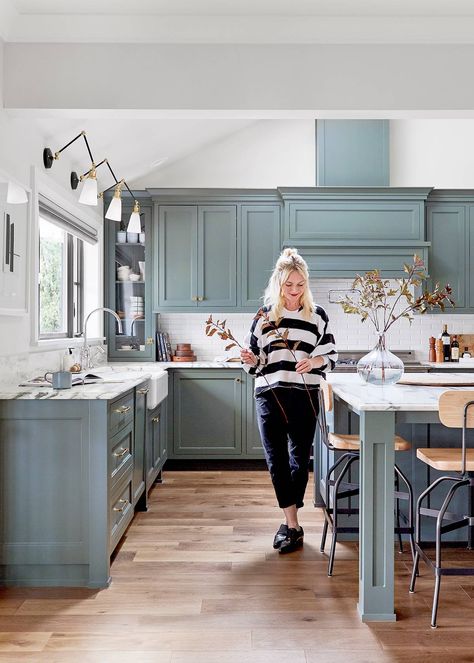 If there is anyone who can predict trends, or make trends happen, it's Emily Henderson. Here the designer proves it again with a gorgeous green kitchen. Contemporary Renovation, Kitchen Color Trends, Emily Henderson Design, Knife Rack, Green Kitchen Cabinets, Tuscan Kitchen, Tile Trends, New Kitchen Cabinets, Emily Henderson