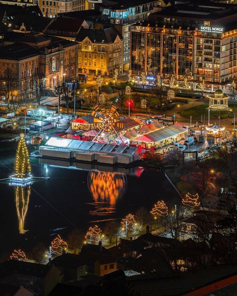 F R O D E  A R N T S E N on Instagram: “Bergen Christmas Market  #bergen #norway #norge #mittnorge #loves_norway #mittbergen #visitbergen #dreamchasersnorway #mittvestland…” Norway Christmas, Bergen Norway, Christmas Favorites, Christmas Market, Norway, A R, Times Square, Marketing, Travel