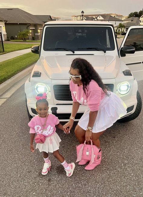 Black Mom And Her Daughter, Mom And Daughter Outfits Matching Black, Barbie Outfits For Kids Birthday, Mommy And Me Vacation Outfits, Baddie Mom And Daughter, Mommy And Me Outfits Black People, Mommy And Me Hairstyles, Spoiled Daughter Aesthetic, Baddie Mom