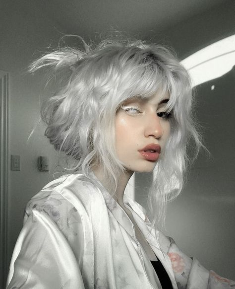 Aesthetic People, Hair Reference, Hair Inspo Color, Aesthetic Hair, Silver Hair, White Hair, Rock Style, Pretty Hairstyles, Aesthetic Girl