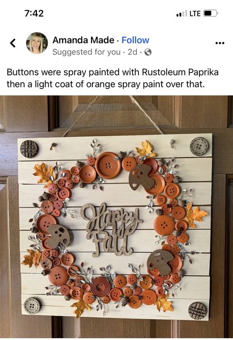 Christmas Button Crafts, Button Art Projects, Button Wreath, Buttons Crafts Diy, Fall Pumpkin Crafts, Fall Decor Diy Crafts, Halloween Wood Crafts, Easy Fall Crafts, Handmade Christmas Crafts