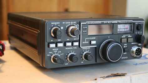 Mobile Ham Radio, Cool Raspberry Pi Projects, Pi Computer, Radio Kit, Ham Radio Operator, Ham Radio Antenna, Shortwave Radio, Raspberry Pi Projects, Vintage Television