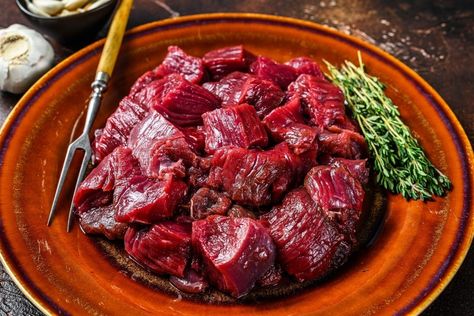 What Does Elk Taste Like? When trying to compare the flavor of elk meat, a lot of people believe it tastes similar to grass-fed beef, rather than deer. Canned Venison, Elk Meat, Making Jerky, Game Meat, Venison Steak, Barbecue Sauce Recipes, Deer Meat, Canned Meat, Game Food