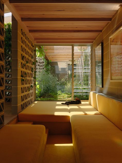 Breeze Block Wall, Calming Interiors, Breeze Blocks, Studios Architecture, Two Storey House, Clerestory Windows, Melbourne House, Front Rooms, Block Wall