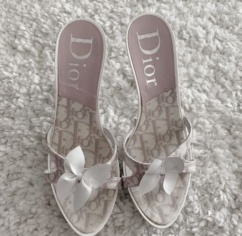 Dior Girl, Pretty Heels, Dr Shoes, Cute Shoes Heels, Vintage Heels, Fancy Shoes, Cute Heels, Girly Shoes, Pink Sandals