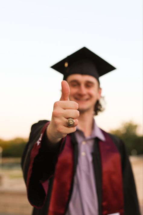 Class Ring Pictures, Class Ring Senior Pictures, Grad Photoshoot Guys, A&m Graduation Pictures, Aggie Graduation Pictures, Tamu Graduation, A&m College Station, Cap And Gown Senior Pictures, Boys Poses