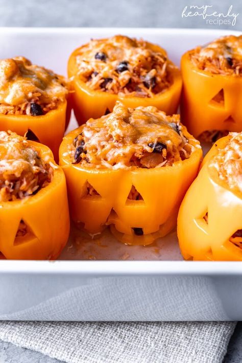 Halloween Bell Pepper Recipe, Stuffed Bell Pepper Jack O Lantern, Jack O Latern Stuffed Peppers, Jack O Lantern Peppers Halloween Dinner, Spooky Soup Ideas, Stuffed Bell Peppers Pumpkin, Stuffed Bell Pepper Pumpkins, Jackolantern Bell Peppers, Stuffed Peppers Halloween