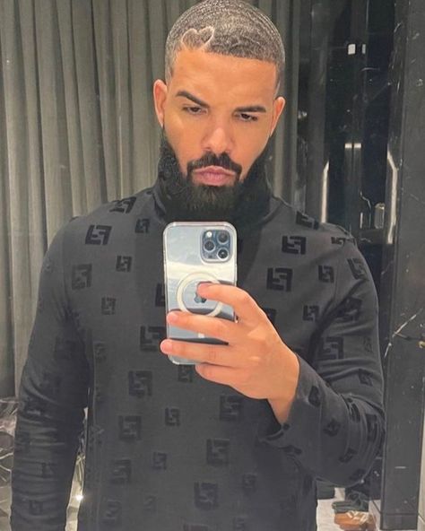 Drake Funny, Drake Clothing, Drake Photos, Drake Drizzy, Drake Graham, Aubrey Drake, Black Men Fashion Swag, Corte De Cabelo Masculino, Heart Hair