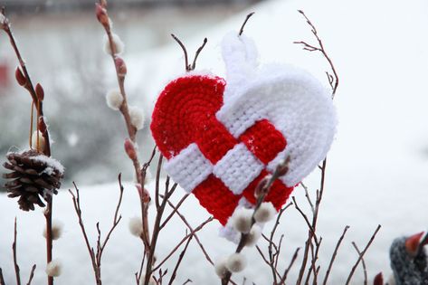 Crochet Danish Heart Christmas Decoration "Julehjerte" — Oh So Hygge Heart Basket Crochet, Hygge Crochet, Danish Heart, Christmas Hanging Baskets, Basket Crochet Pattern, Heart Basket, Basket Crochet, Heart Christmas, Crochet Weaves