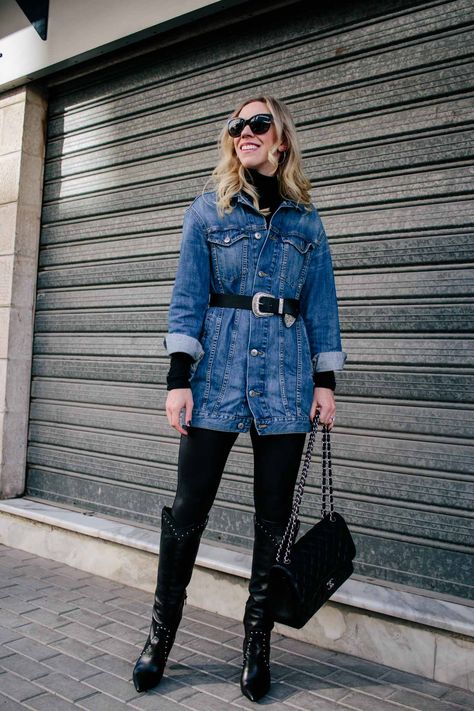 Denim Jacket With Belt, Denim Belted Jacket Outfit, Long Jean Vest Outfits, Long Denim Jacket Outfit Women, Denim Vest Winter Outfit, Belted Denim Jacket Outfit, Long Denim Jacket Outfit Winter, Long Jeans Jacket Outfit, Denim Dress Winter Outfit