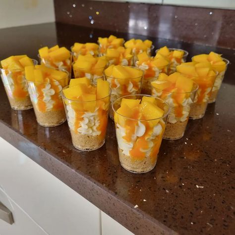 Mango Cheesecake Cups, Nikkah Mehndi, Bbq Parties, Wedding Goodies, Dessert Cups Recipes, Mini Dessert Cups, Dessert Shots, Mango Cheesecake, Cheesecake Cups