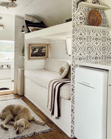 Airstream Globetrotter Interior, Airstream With Bunkbeds, Airstream Makeover, Snow Pretty, Trailer Inspiration, Airstream Decor, Airstream Land Yacht, Airstream Restoration, Vintage Trailers Restoration