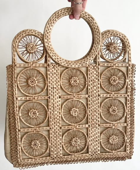 Handmade Bags Boho, American Vintage Clothing, Beach Market, Distressed Leather Belt, Rattan Bags, Round Straw Bag, Boho Chic Bags, Boho Tote Bag, Wicker Bags