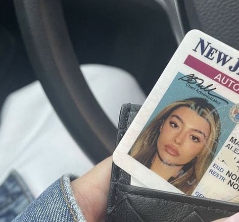 License Id Picture Aesthetic, Perfect Id Photo, Divers License Photo, Driver License Picture Makeup, License Photo Aesthetic, License Picture Aesthetic, Lisence Template, Aesthetic Passport Pictures, Drivers Lisence Photos