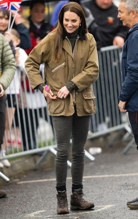 Kate Middleton Turns to Her Favorite Skinnies to Close Out Her Coronation Wardrobe Casual Uniform, Countryside Fashion, Welsh Rugby, Kate Middleton Outfits, Rugby Club, Prince William And Catherine, Winter Lookbook, Brown Leather Ankle Boots, Outfit Formulas