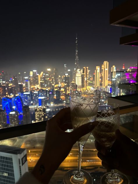 Date In Dubai, Dubia Pictures Night, Dubai Date Night, Dubai Engagement Photos, Dubai Husband, Dubai Night Aesthetic, Dubai Night View, Dubai Habibi, New Year In Dubai