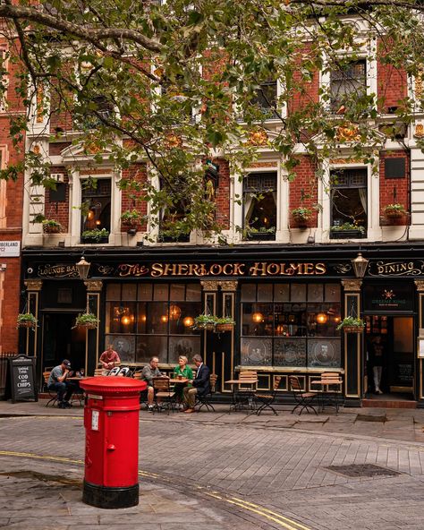 It's So London - The Sherlock Holmes Pub, London 🍻🇬🇧... London Red Aesthetic, London Pub Aesthetic, London Pub Exterior, Sherlock Holmes Pub London, Old Pubs In London, Oldest Pubs In London, Op Shop, London Pubs, Shop Front