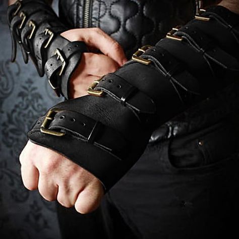 Diy Bracers, Steampunk Gloves, Leather Gauntlet, Medieval Cosplay, Steampunk Leather, Leather Bracers, Viking Men, Wrist Brace, Leather Armor