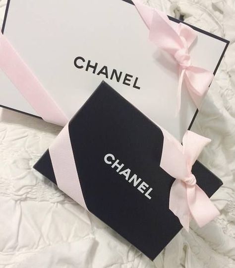 chanel dreaming Korean Girl Style, Chanel Oberlin, Princess Life, Luxe Baby, K Fashion, Shop Till You Drop, Luxe Life, Everything Pink, Classy And Fabulous