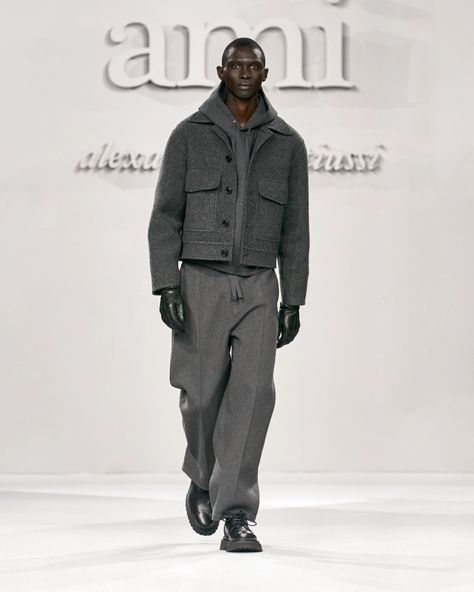 AMI RTW Fall 2021 [PHOTOS] – WWD Grey Outfits, Class Outfits, Winter Styling, Male Fashion Trends, Vogue Russia, Menswear Collection, 가을 패션, Men's Collection, Statement Pieces