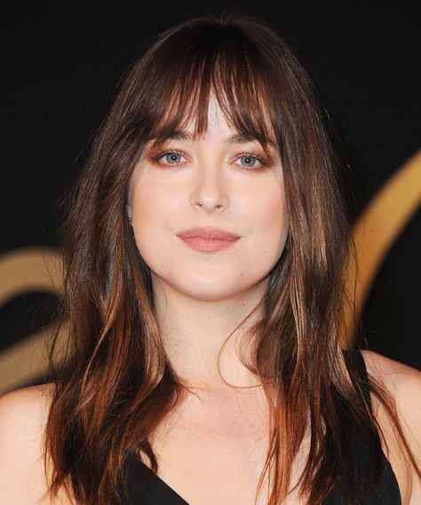 The Most Flattering Haircuts for Round Face Shapes  - Dakota Johnson  from InStyle.com Haircuts For Round Face Shape, Messy Bob Hairstyles, Classic Haircut, Corte Bob, Face Shape Hairstyles, Dakota Fanning, Round Face Shape, Round Face Haircuts, Long Hair With Bangs