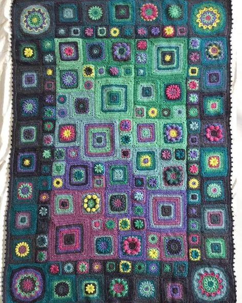 This is Sally’s beautiful Homage to the Granny Square work in progress and isn’t it stunning!? 💚 Sally’s exploring different layouts and … | Instagram Joseph Albers, Crochet Classes, Crochet Stitches For Blankets, Odd Numbers, Everyday Art, Begin Again, Granny Square Blanket, Square Blanket, Crochet Art