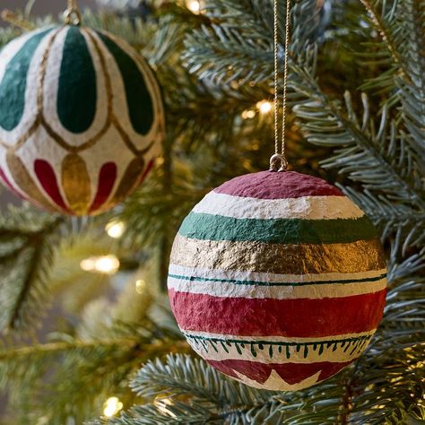 Paper Mache Christmas Tree Decorations, Cotton Christmas Decor, Papier Mache Christmas Ornaments, Paper Mache Christmas Ornaments Diy, Large Ornaments On Tree, Paper Mache Christmas Decorations, Cotton Mache, Paper Mache Ball, Paper Mache Christmas Ornaments