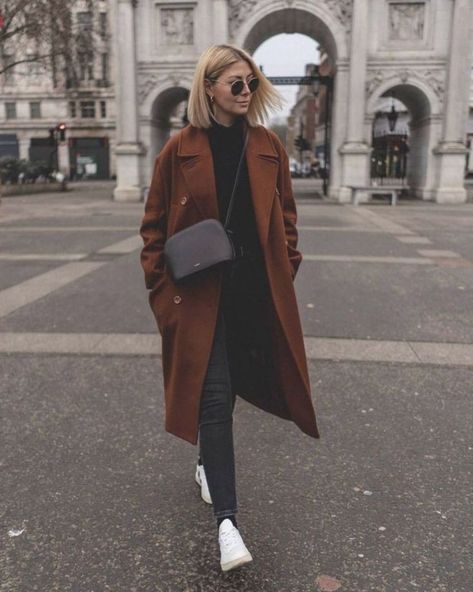 Brown Coat Outfit, Peacoat Outfit, Coat Outfit Casual, Long Coat Outfit, Rounded Shoulders, Winter Coat Outfits, Chique Outfit, Event Outfit, Chestnut Brown