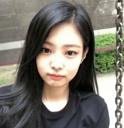 Jennie Kim Blackpink, Jennie Lisa, Blackpink Fashion, Blackpink Rose, Blackpink Jennie, Girl Icons, Kpop Girl Groups, بلاك بينك, Kpop Girls