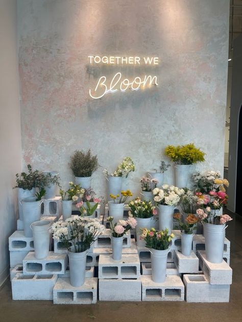 Floral Shop Ideas Store Fronts, Small Florist Shop Ideas, Florist Shop Design, Florist Work Station, Industrial Flower Shop, Modern Floral Shop, Modern Florist Shop, At Home Flower Shop, Flower Shop Ideas Interior