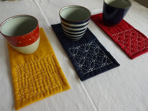 Sashiko Tutorial, Boro Stitching, Sashiko Pattern, Mug Rug Patterns, Diy Bag Designs, Sashiko Embroidery, Fabric Coasters, Textile Crafts, Sewing Baskets