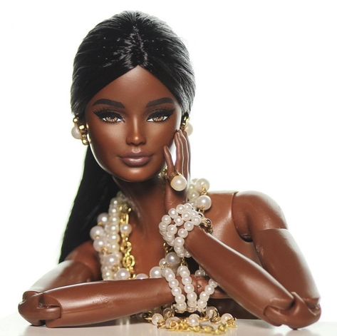 Black Barbie Doll Aesthetic, Barbie Makeover, Black Barbie Doll, Barbie Fever, Doll Making Tutorials, Diva Dolls, Doll Aesthetic, Glamour Dolls, Barbie Skipper