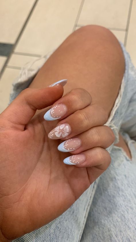 Vacation Nails Floral, Holiday Nails Summer Acrylic Almond, Christmas Summer Nails, Nails For Puerto Rico Trip, Holiday Nails Summer Acrylic Short, Hisbusic Flower Nails, Summer Christmas Nails, Subtle Summer Nails, Sophistication Aesthetic