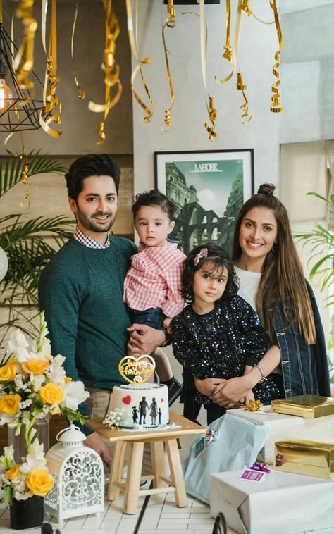 Aiza Khan Wedding, Ayeza Khan Wedding, Ayza Khan, Danish Taimoor, Hira Mani, Aiza Khan, Nice Family, Pakistani Actors, Nikkah Dress