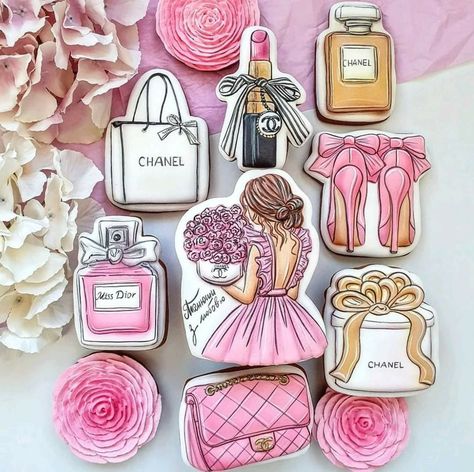 Chanel Decorated Cookies, Chanel Cookies, Chanel Birthday Cake, Chanel Bridal Shower, Paris Cookies, Chanel Birthday, Pink Thanksgiving, Paris Birthday, Bridal Shower Cookies