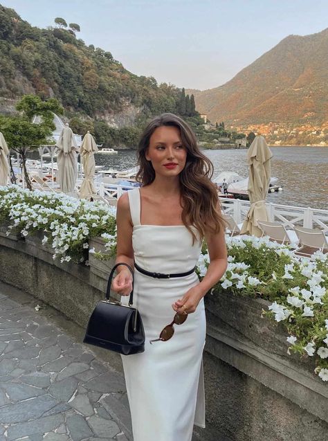 How To Achieve The Old Money Aesthetic + Outfit Ideas [2024] Lake Como Outfit, Livia Auer, The Old Money Aesthetic, Destination Holiday, Rich Outfits, Old Money Outfits, How To Look Expensive, Luxury Look, Preppy Summer Outfits