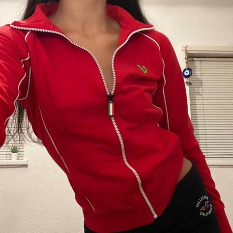 Red Aesthetic Ferrari, F1 Merch Aesthetic, Ferrari Clothes, Ferrari Merch, F1 Clothes, Freetime Activities, كريستيانو رونالدو, Cars Clothes, Cute Jackets