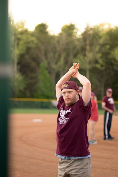 Kids with disabilities need fun activities too! ❤️⚾️🎨🌞 Playing and doing hobbies helps them make friends, learn new things, and feel like they belong. Whether it’s adaptive sports, creative arts, nature exploration, or other inclusive programs, these activities are important for their happiness and growth. Look for these activities in your communities, so your kids can have a great time and develop new talents. 📸: @nathananderson Wheelchair Sports, Seated Exercises, Adaptive Sports, Global Awareness, Special Needs Students, Social Business, Special Olympics, Disabled People, Olympic Athletes