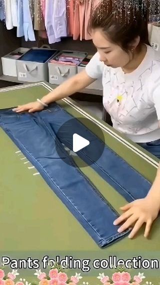 Pants Folding, Clothes Tiktok, Fold Pants, How To Fold Jeans, How To Fold Pants, Folding Jeans, Folding Techniques, Sewing Jeans, Original Hem