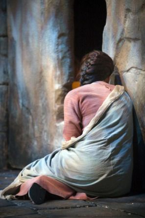 mary-weeping-outside-tomb Mary Of Bethany, Noter Dame, Jesus Tomb, Empty Tomb, Prophetic Art, Bible Pictures, Pictures Of Jesus Christ, Mary Magdalene, Jesus Christ Images