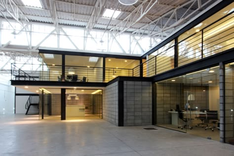 Luxury Warehouse Office, Furniture Warehouse Storage Ideas, Warehouse Design Interior, Modern Warehouse Interior, Modern Warehouse Design, Warehouse Office Design, Modern Warehouse, Warehouse Living, Warehouse Space