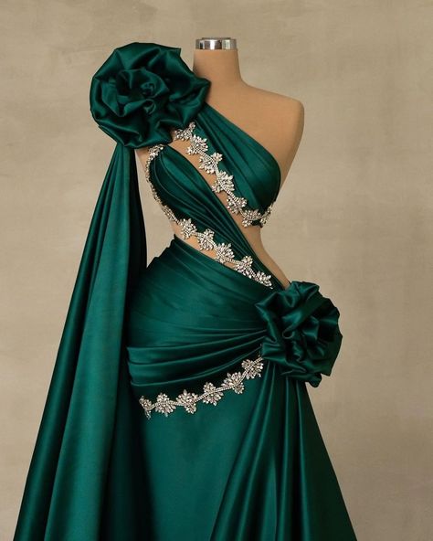 Side Cape, Elegant Couture, Short Satin Dress, Green Satin Dress, Blue Satin Dress, Dresses For Special Occasions, Dress Cape, Lace Gown Styles, Green Dresses