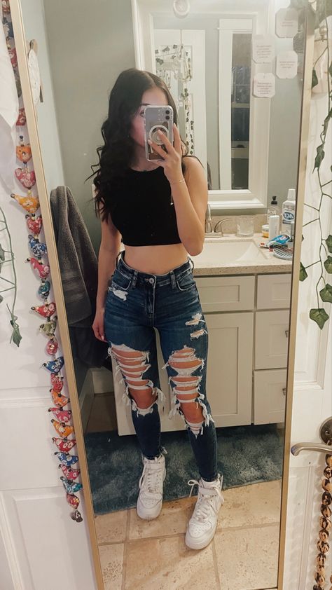 Dark Mom Jeans Outfit, Outfits For School Latina, Baddie Outfits Casual School, Valentine Fits, Quince Outfits Guest, Baddie Latina Outfits, Outfit Ideas Lazy, Latina Outfit Ideas, Outfit Ideas Latina