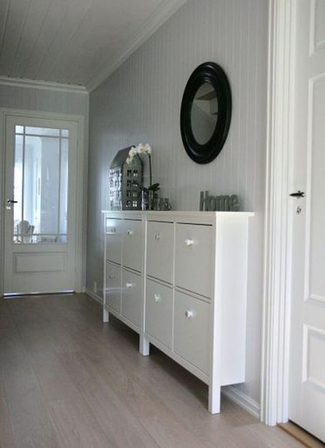 21 Easy Designs to Make Your Entryway Functional Some of the most sophisticated entryway ideas on the internet are hard to apply. To help you, we have three easy designs to make your entryway functional. Ikea Shoe Cabinet, Garage Storage Inspiration, Ikea Shoe, Wood Shoe Storage, Hallway Cabinet, Entryway Cabinet, Hal Decor, Foyer Decorating, Hallway Storage