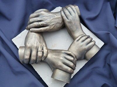 Family Sculpture Ideas, Family Casting Ideas, Hand Casting Ideas Family, Apologizing Quotes, Baby Cast, Family Sculpture, Spirit Finger, Families Hands, Memory Maker